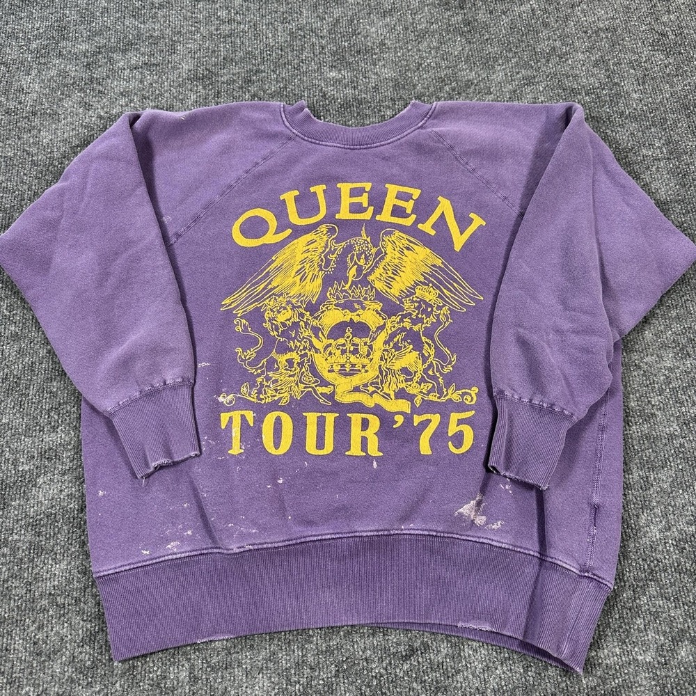 MadeWorn Queen Sweatshirt Mens Small Purple Fleece Pullover Crewneck Tour '75